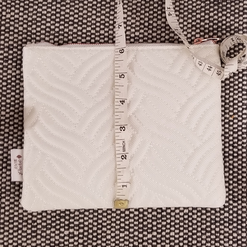 White anything bag from 100% Pure. makeup bag, travel pouch, rose gold - Picture 4 of 5